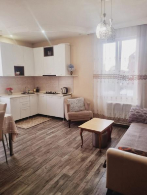 Просторные Апартаменты у Пляжа с Отдельной Кухней в Кобулети